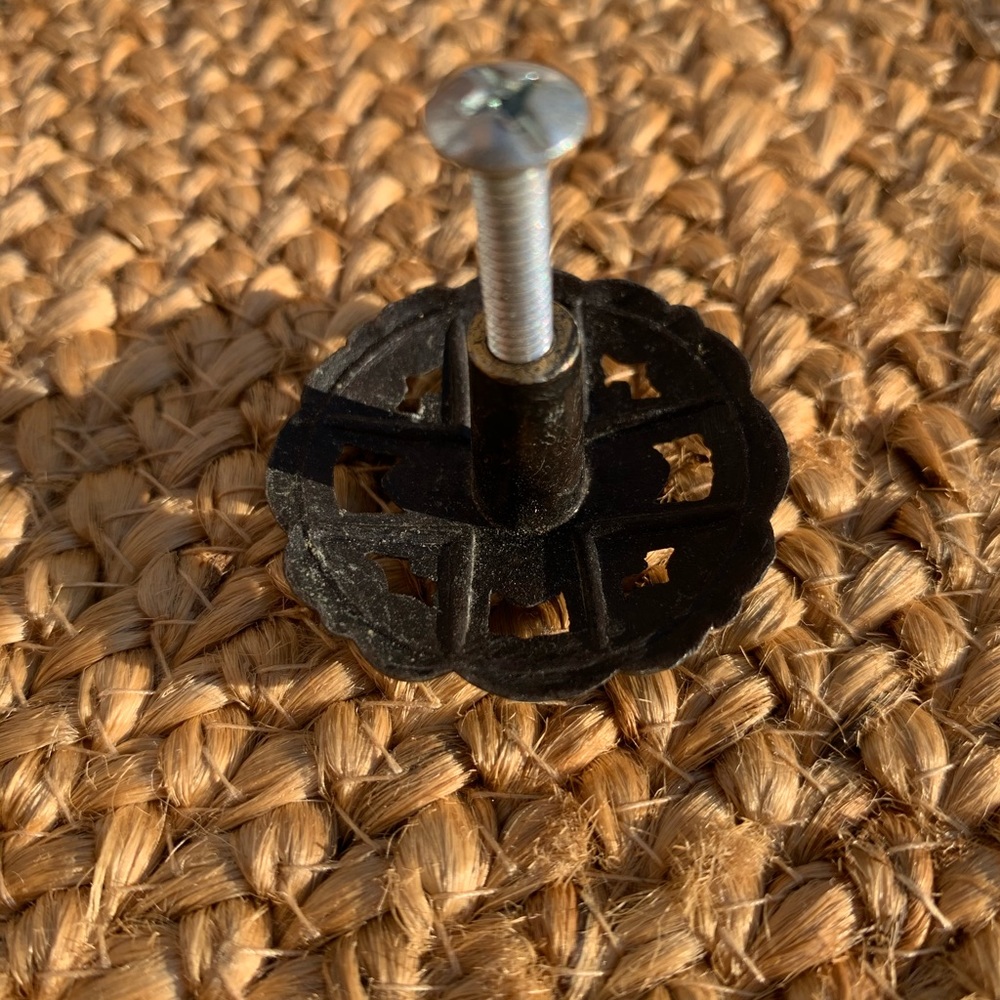 12 cabinet door knobs - Picture 3 of 3